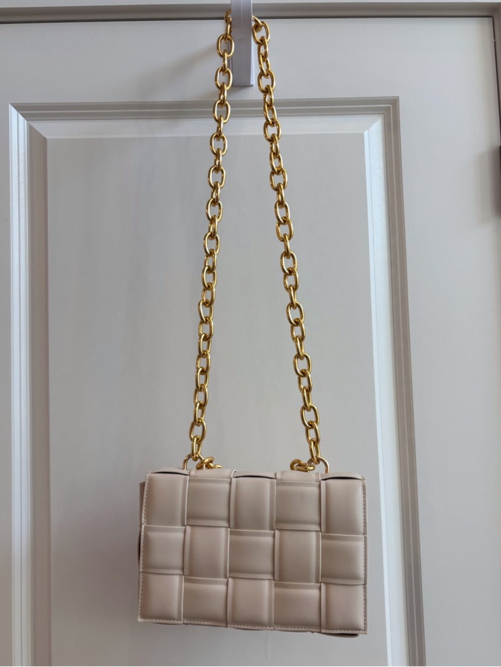 NWOT Beige Woven Faux Leather Shoulder Bag with Adjustable Gold Chain Strap